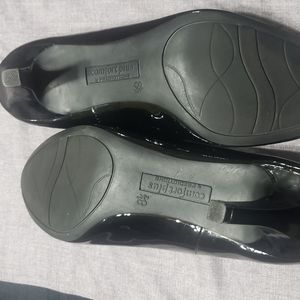 Ladies shoes, black, patent  leather 8 1/2